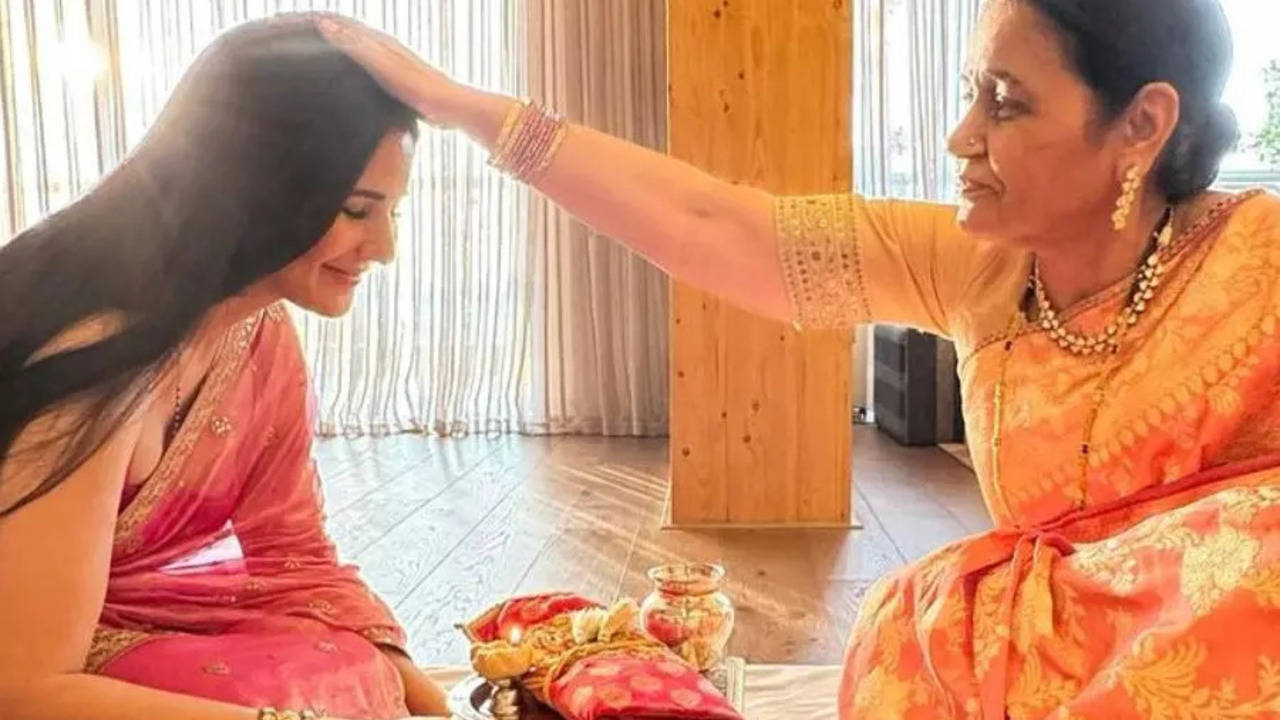 katrina kaif karwa chauth flaunting sindoor mom in law blessings and more