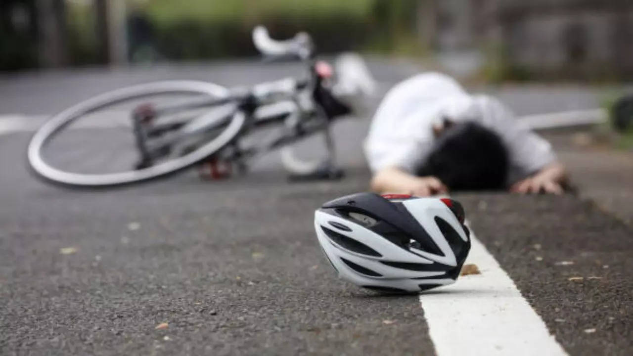 thane hit and run: 21-year-old bike rider dies after speeding car rams him