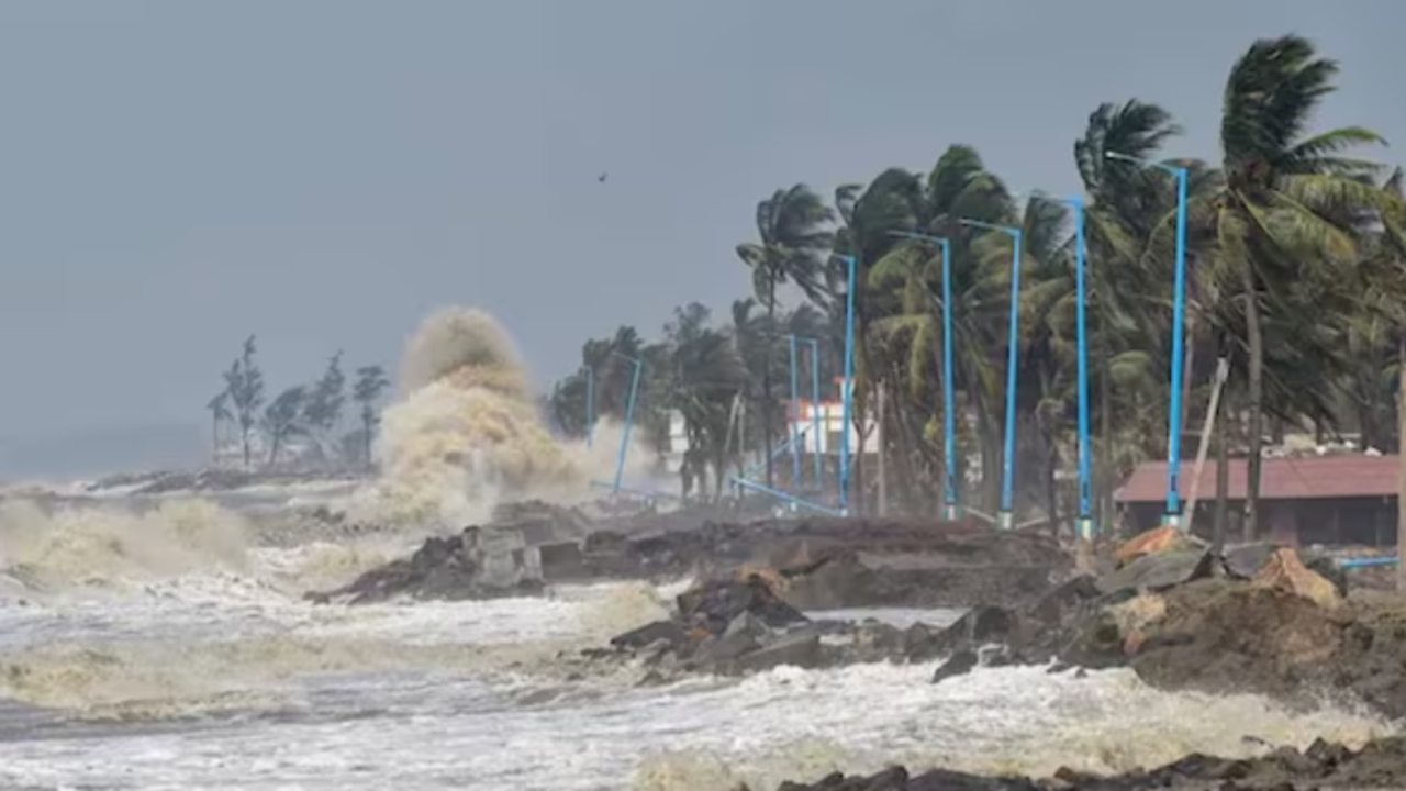 cyclone dana tracker live updates dana cyclone landfall date odisha west bengal rain news