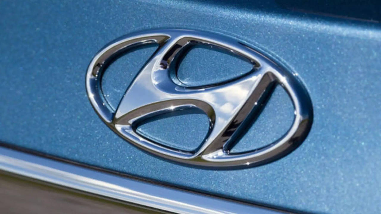 hyundai motor india becomes 5th most valuable auto firm by mcap on listing day