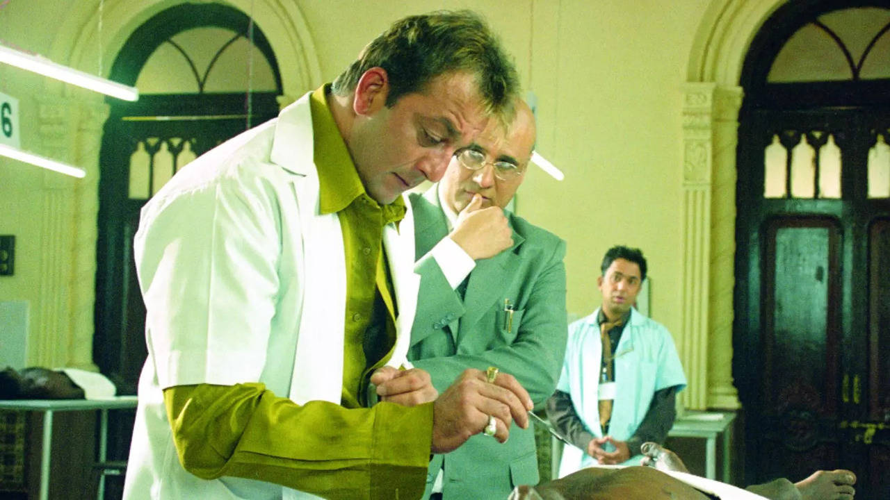 breaking news vidhu vinod chopra to direct the next instalment of munna bhai mbbs