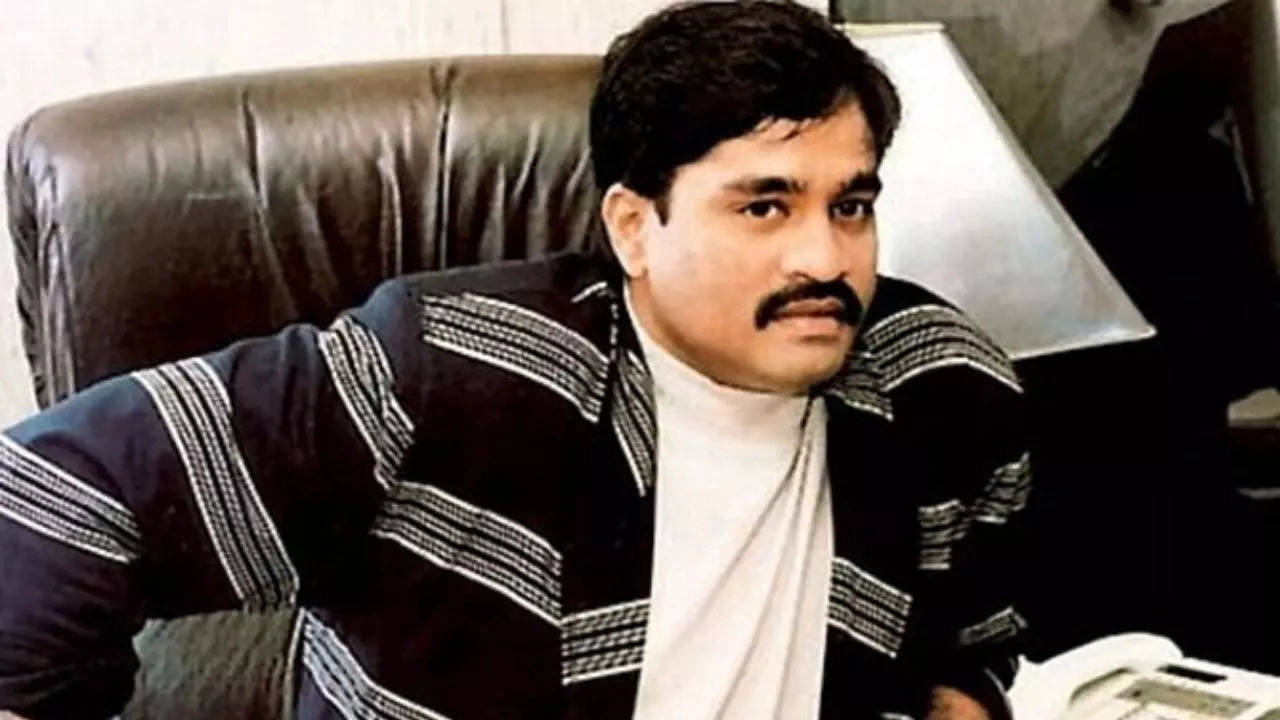 case against noida man for uploading  dawood ibrahim's photo on social media