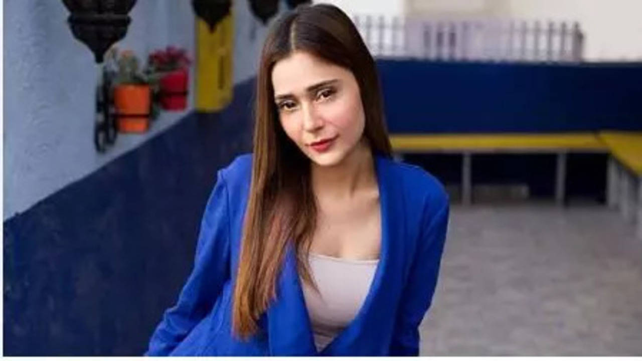 sara khan talks about intimacy on screen: fine line between being bold and vulgar