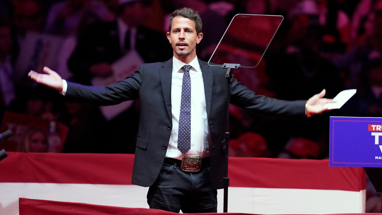 comedian tony hinchcliffe hurls racist insult at puerto ricans at donald trump madison square rally