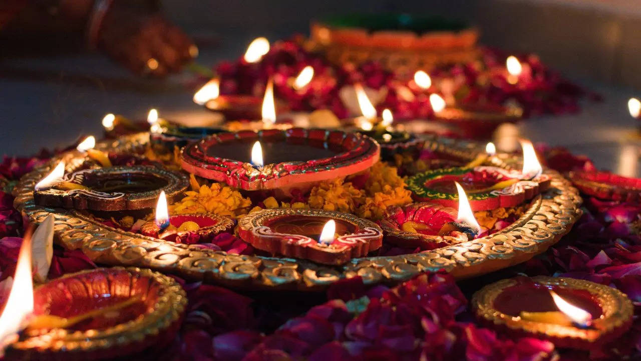 diwali 2024 date and time live when is diwali in india october 31st or nov 1 happy diwali wishes images quotes lakshmi puja shubh muhurat vrath katha timings dhanteras bhai dooj dates