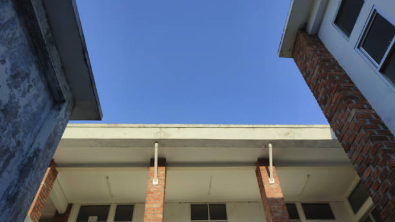 coimbatore btech students jumps from hostel building believing he has superpowers, legs and hands fractured