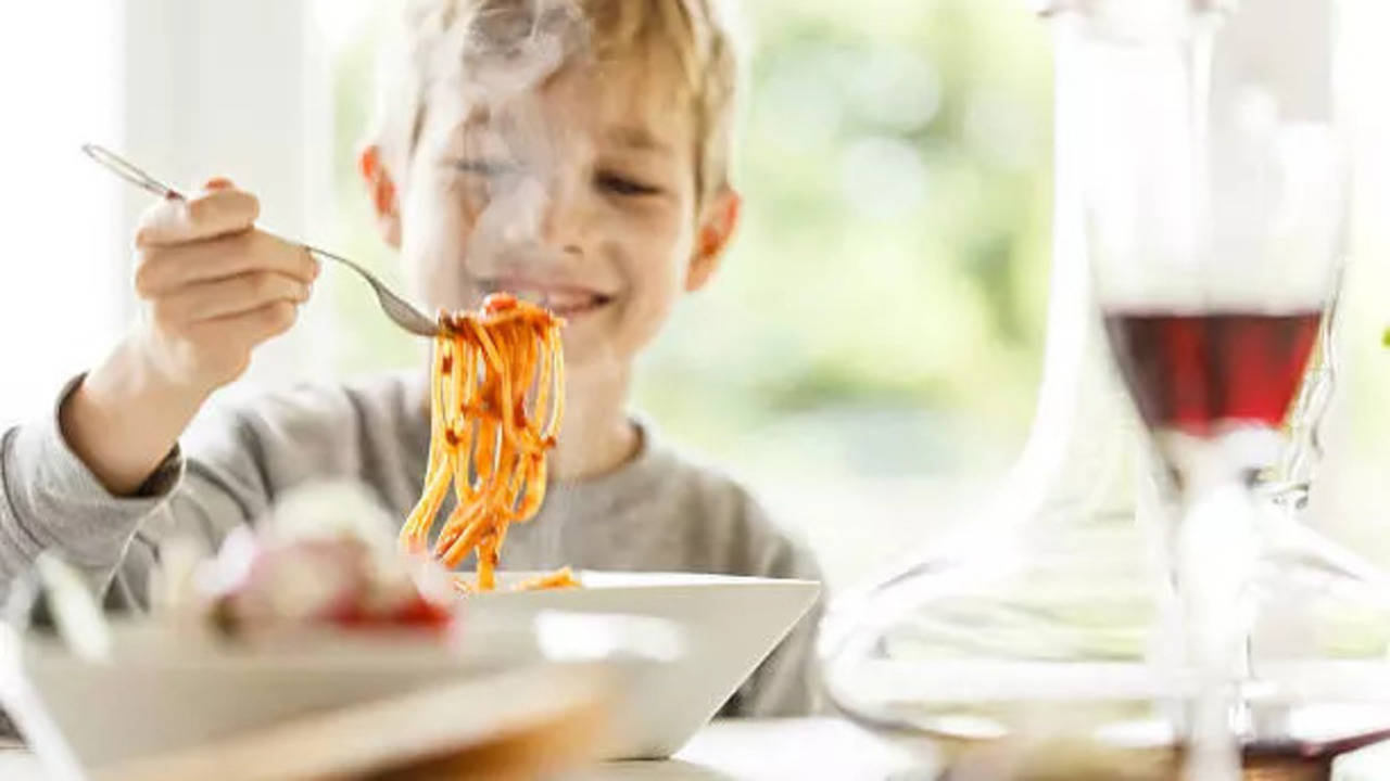 Student loses all his limbs after eating roommate's leftover noodles