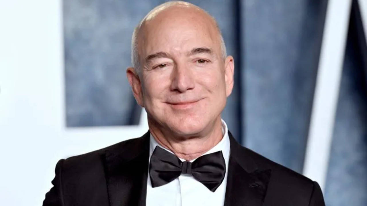 'Boycott Amazon' Trends After Jeff Bezos' Washington Posts Decides On No Endorsement