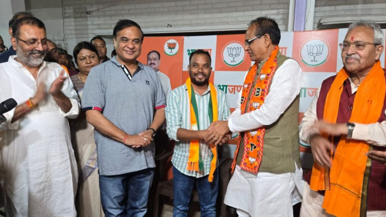 tables turning in jharkhand? hemant soren's 'proposer' joins bjp week after dramatic car chase