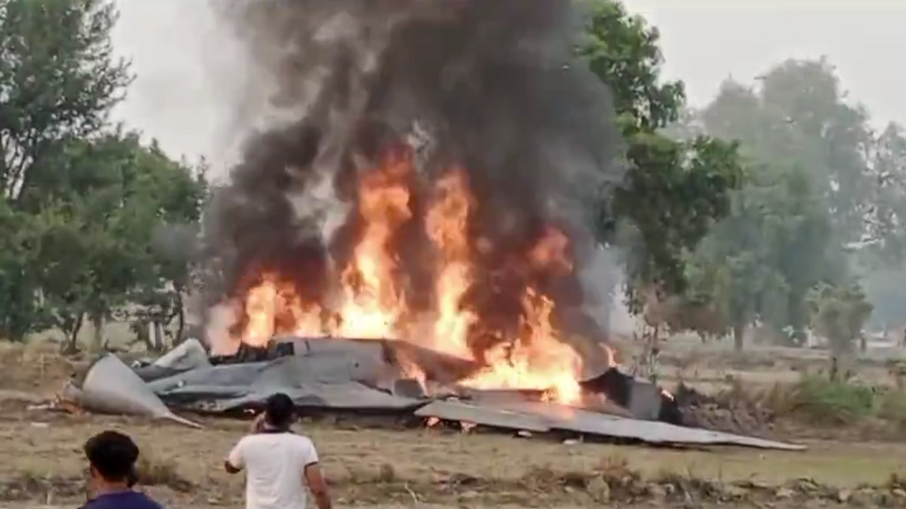 breaking news: iaf's mig-29 fighter jet crashes in agra