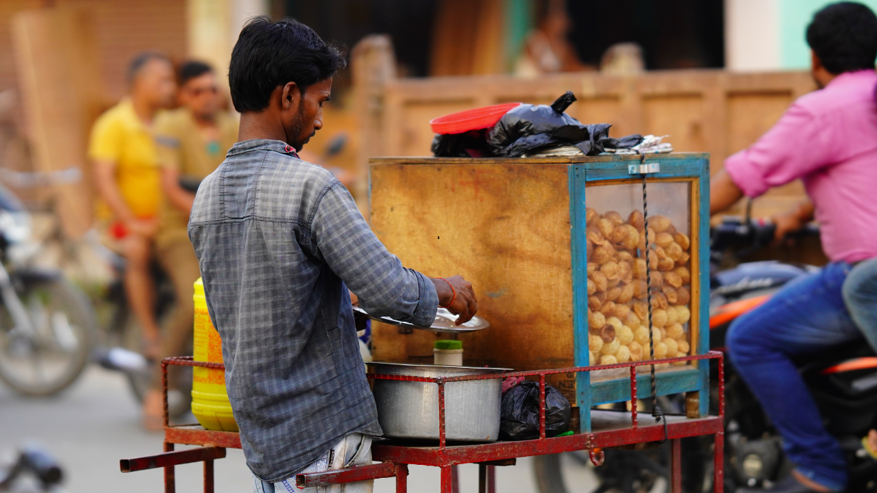 bengaluru pani puri vendor caught using rotten potatoes, onions, and water from borewell: report