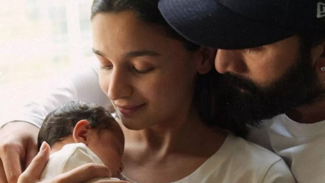 on raha's birthday, alia bhatt shares unseen pic with baby girl, ranbir kapoor. pens heartfelt note