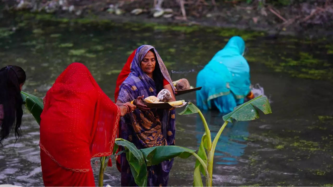 chhath puja 2024: know usha arghya date and timings, puja vidhi, and more