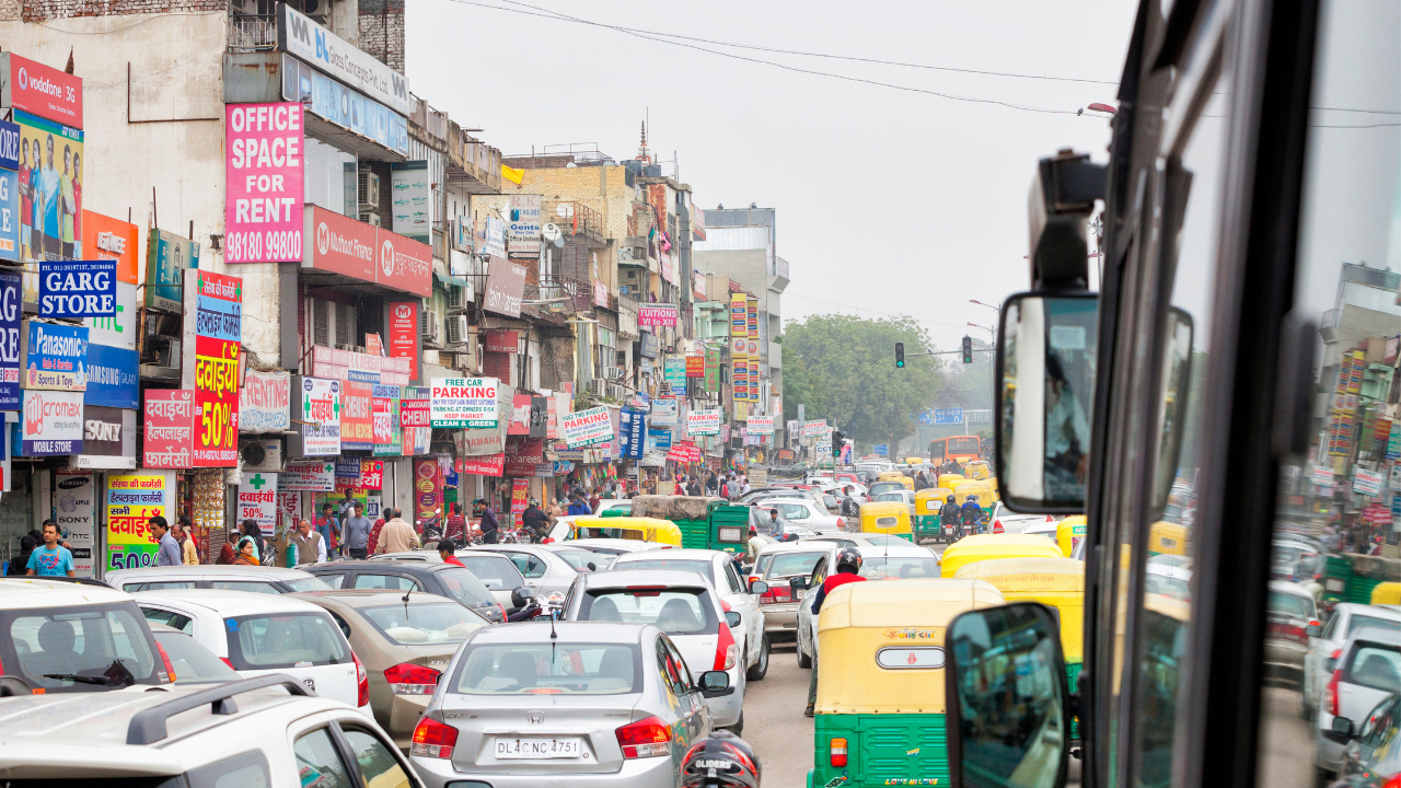 ahmedabad traffic police restrict ashram road from 9th nov; drivers urged to use alternative routes