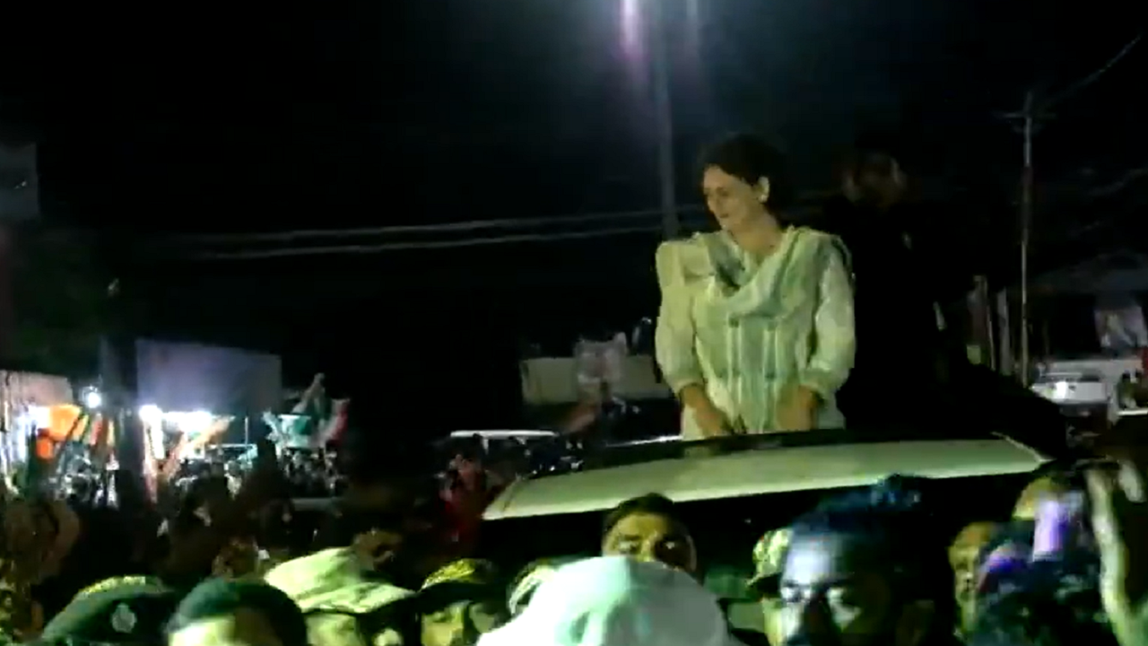 clash breaks out between congress workers and crpf personnel during priyanka gandhi's roadshow - video