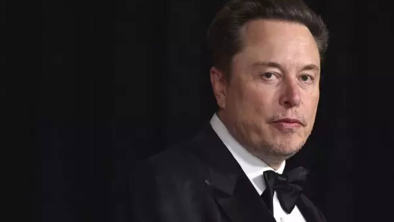 elon musk slams snl over dana carvey impression in recent episode: 'out of touch...'