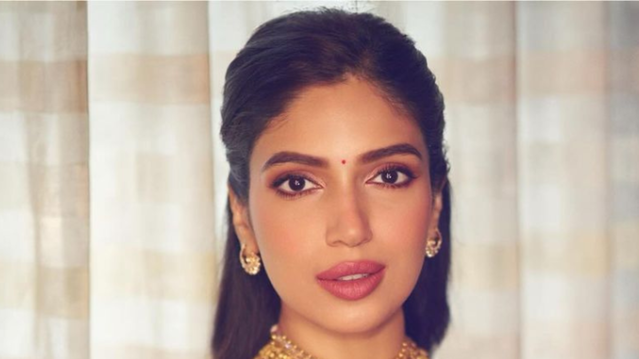 bhumi pednekar-inspired saree blouse ideas for voluptuous women