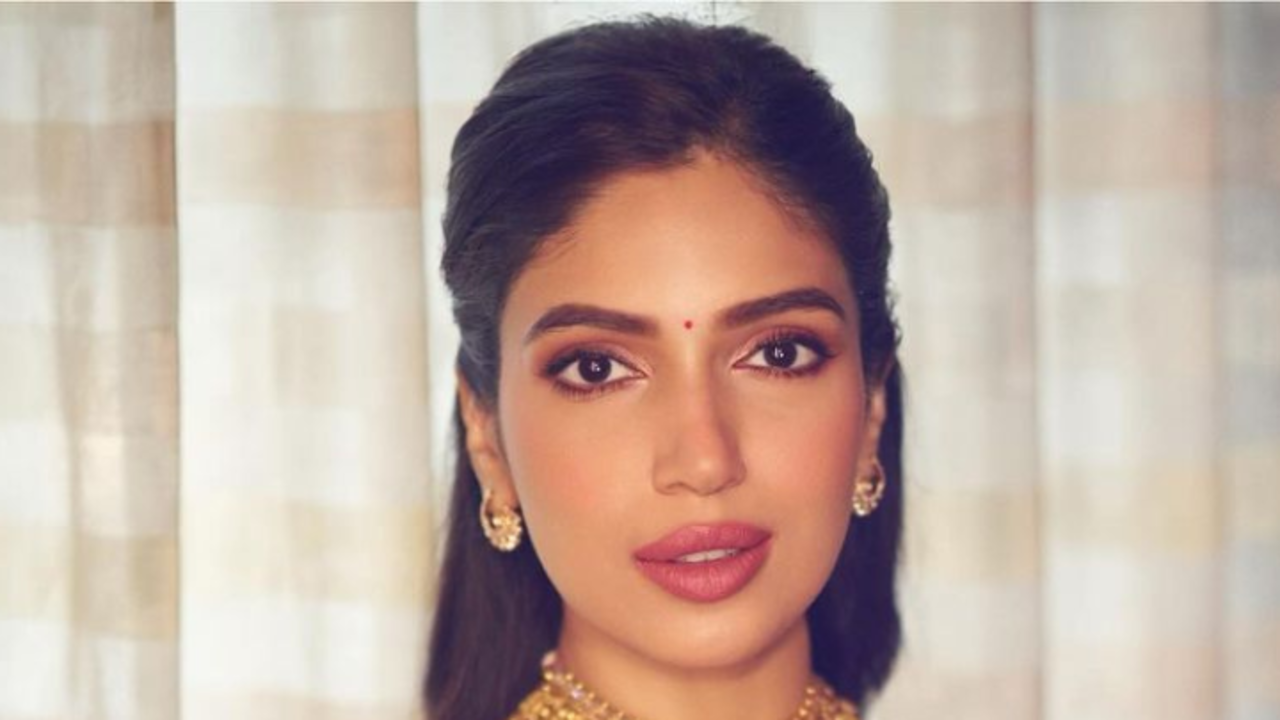 Bhumi Pednekar-Inspired Saree Blouse Ideas For Voluptuous Women