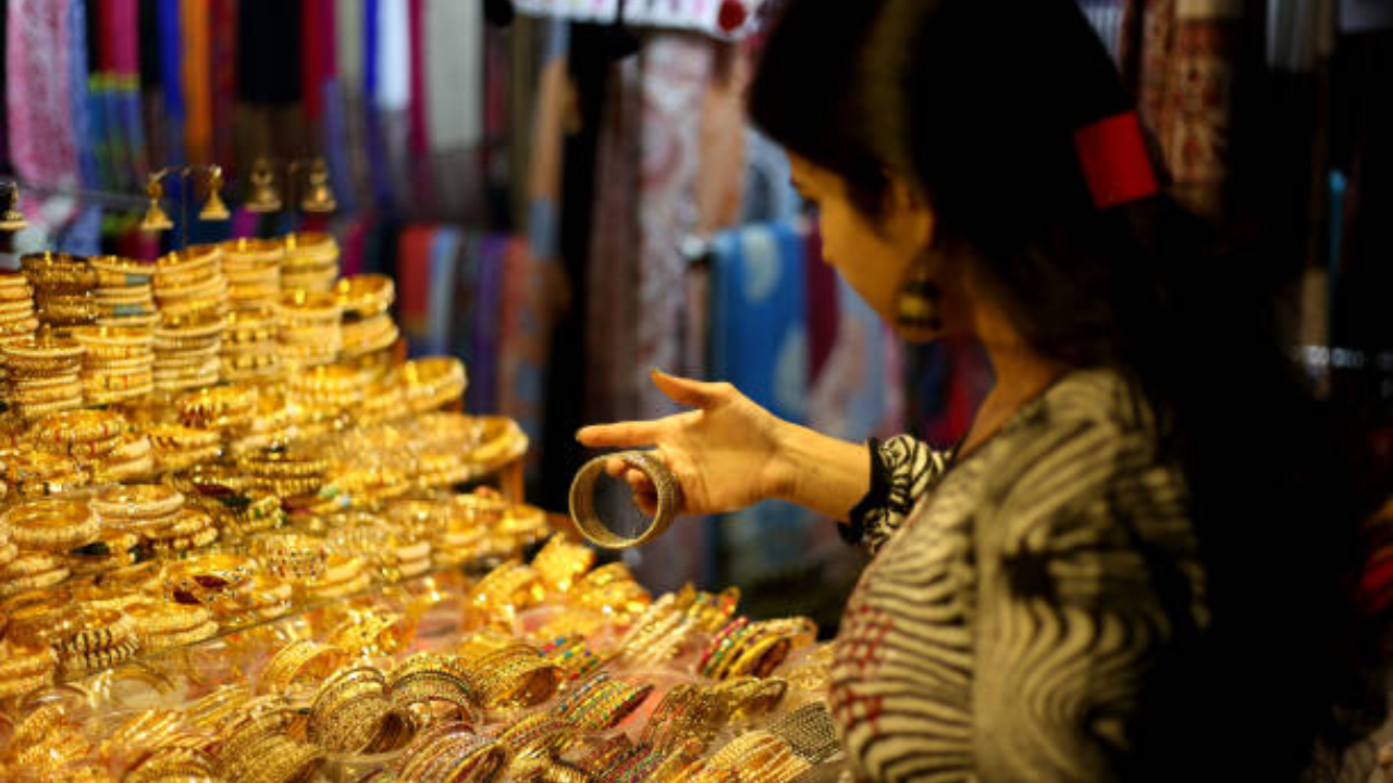 gold price today: check yellow metal prices in major cities like delhi, ahmedabad, bangalore, hyderabad, and others