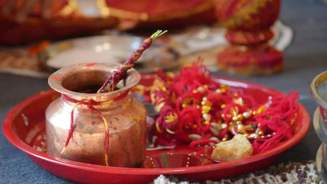 how to respectfully dispose your pooja samagri without polluting rivers? expert astrologer lists alternatives