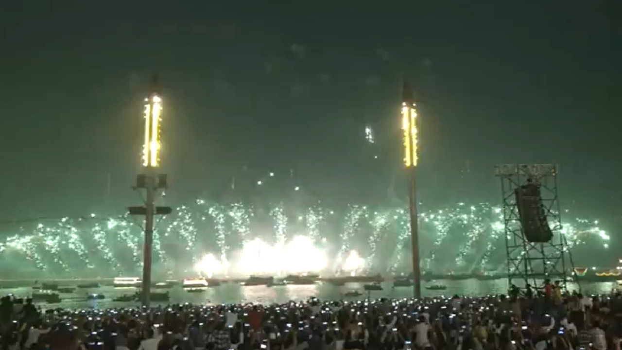 dev deepawali 2024: grand fireworks illuminates sky on ganga ghats in varanasi - video