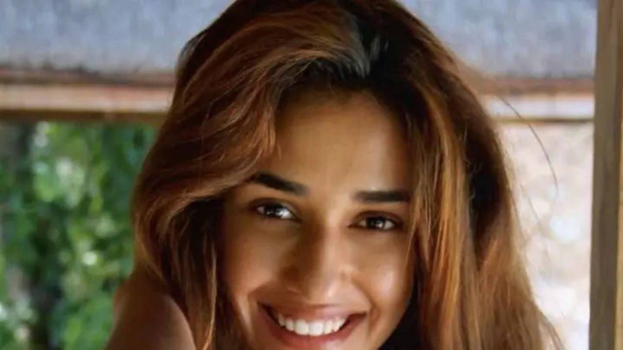 actress disha patani's father, a retd cop, duped of rs 25 lakh. here's how