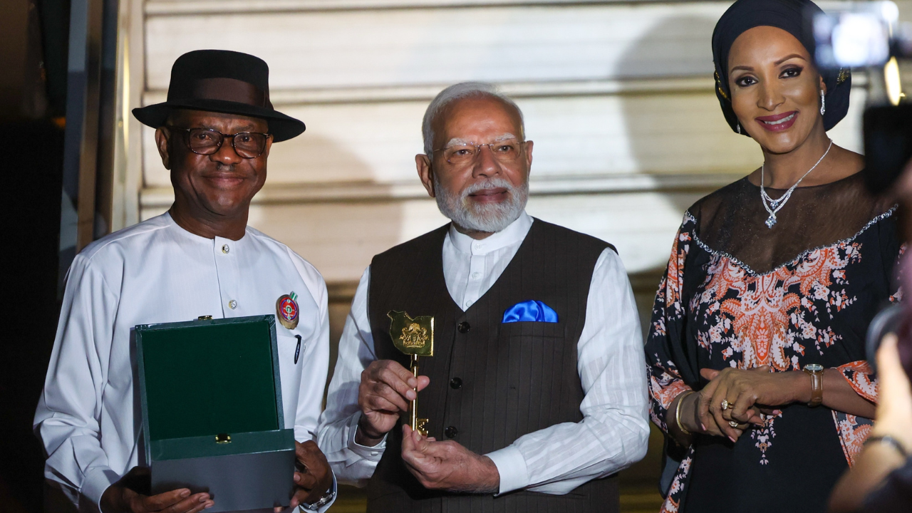 pm modi receives grand welcome in nigeria, presented with 'key to the city' of abuja