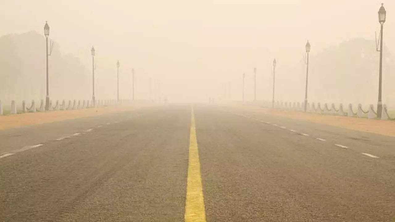 delhi aqi hits 'severe+' category; imd issues orange alert for fog today