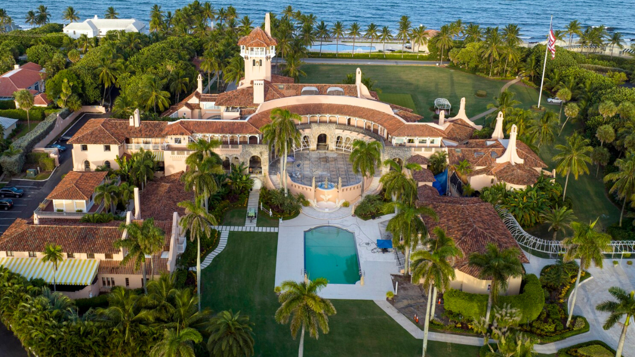 mar-a-lago the 'new' white house? donald trump is receiving us intel at home now