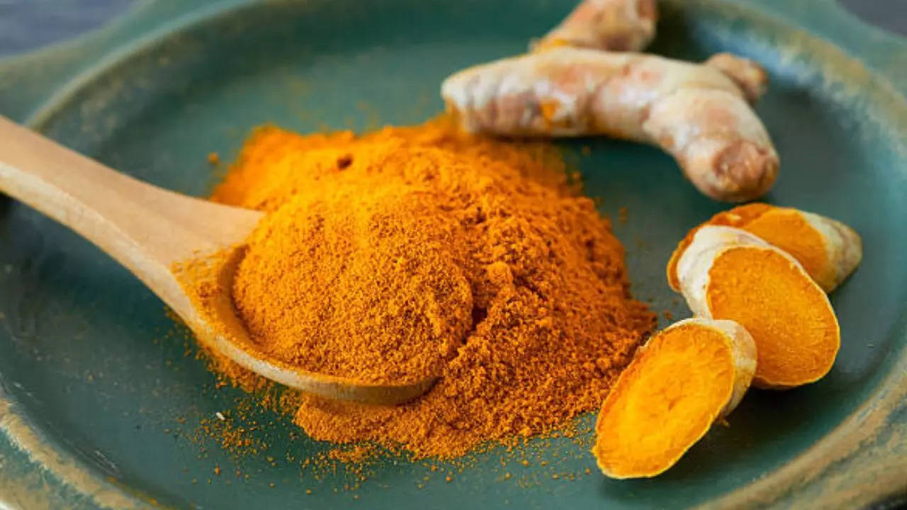 5 Side-Effects Of Having Too Much Turmeric: What Is The Right Amount To Consume Haldi