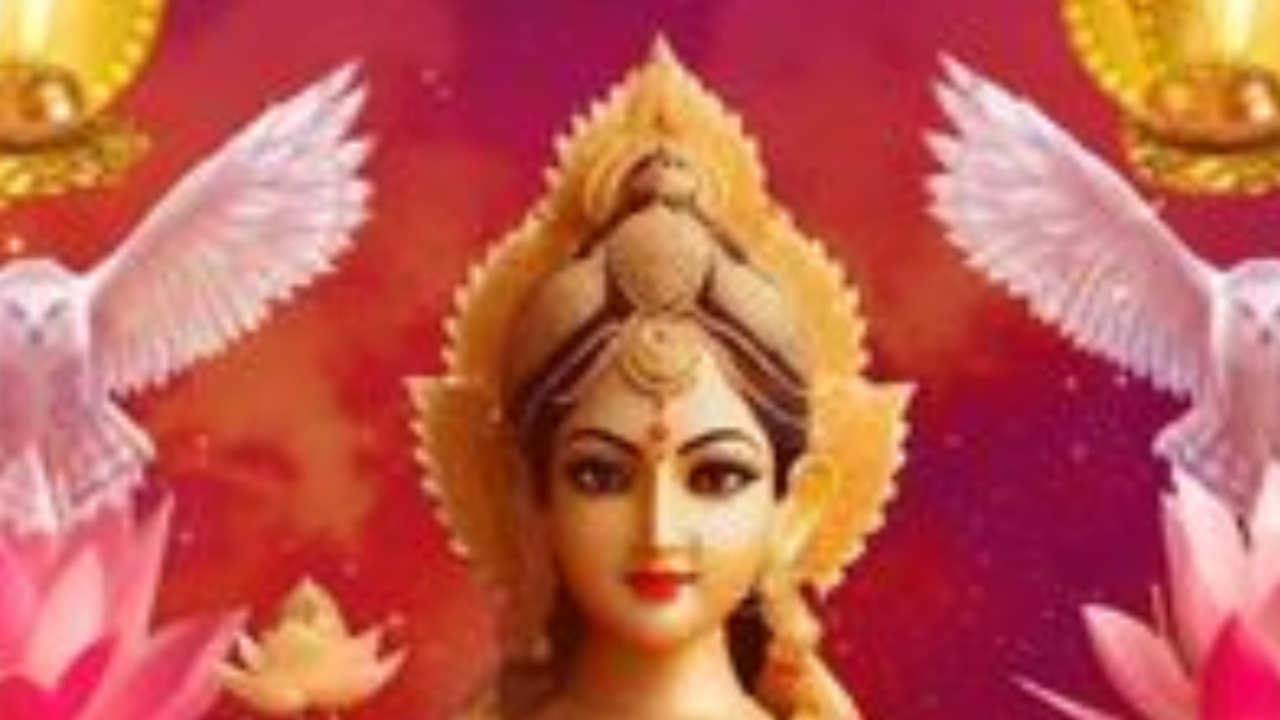 Maa Lakshmi Mantras To Chant On Friday For Prosperity and Wealth