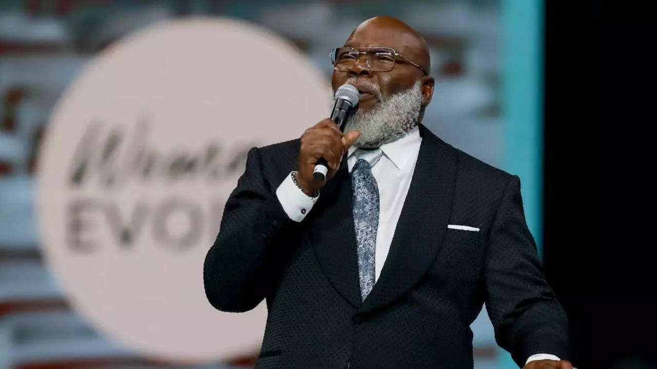 who is duane youngblood bishop thomas dexter jakes sues fellow pastor for defamation