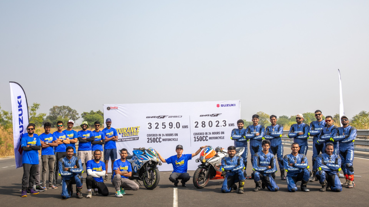 suzuki gixxer sets national record for longest distance in 150cc and 250cc categories