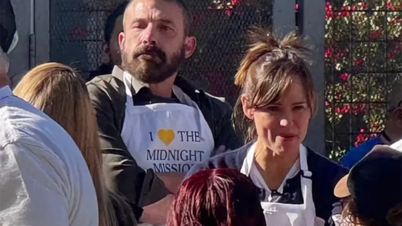 amid divorce rumours with jennifer lopez, ben affleck reunites with ex-wife jennifer garner to celebrate thanksgiving