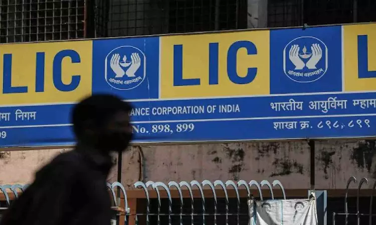 LIC portals default language switches to Hindi, irks customers