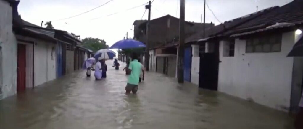 Sri Lanka children missing in floods, likely cyclone approaches India