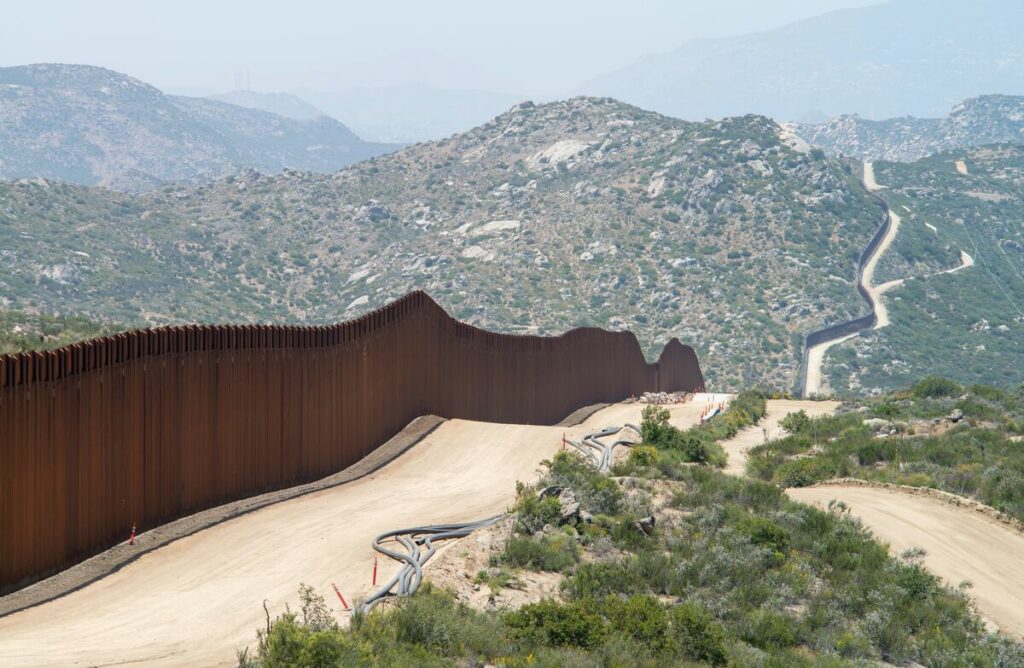 Kamala Harris southern border Wall