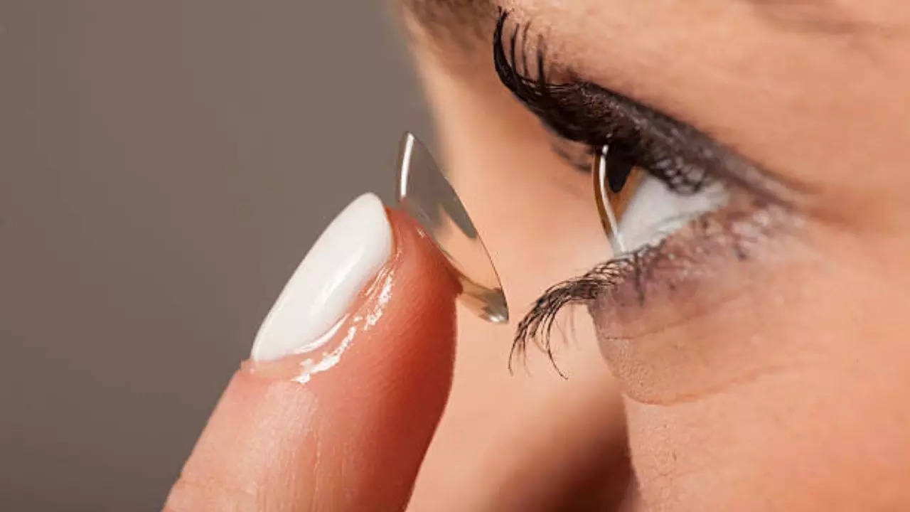 Why Should You Not Shower With Contact Lenses On? Know The Dangers