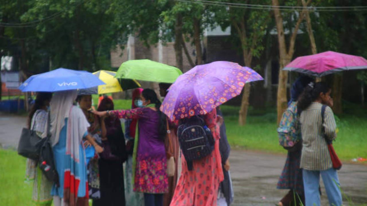 bengaluru schools and colleges closed tomorrow city on yellow alert for heavy rain cyclone fengal