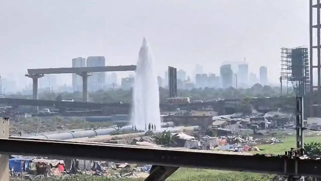 video- water shoots 50 feet high as pipeline bursts in mumbai's bandra